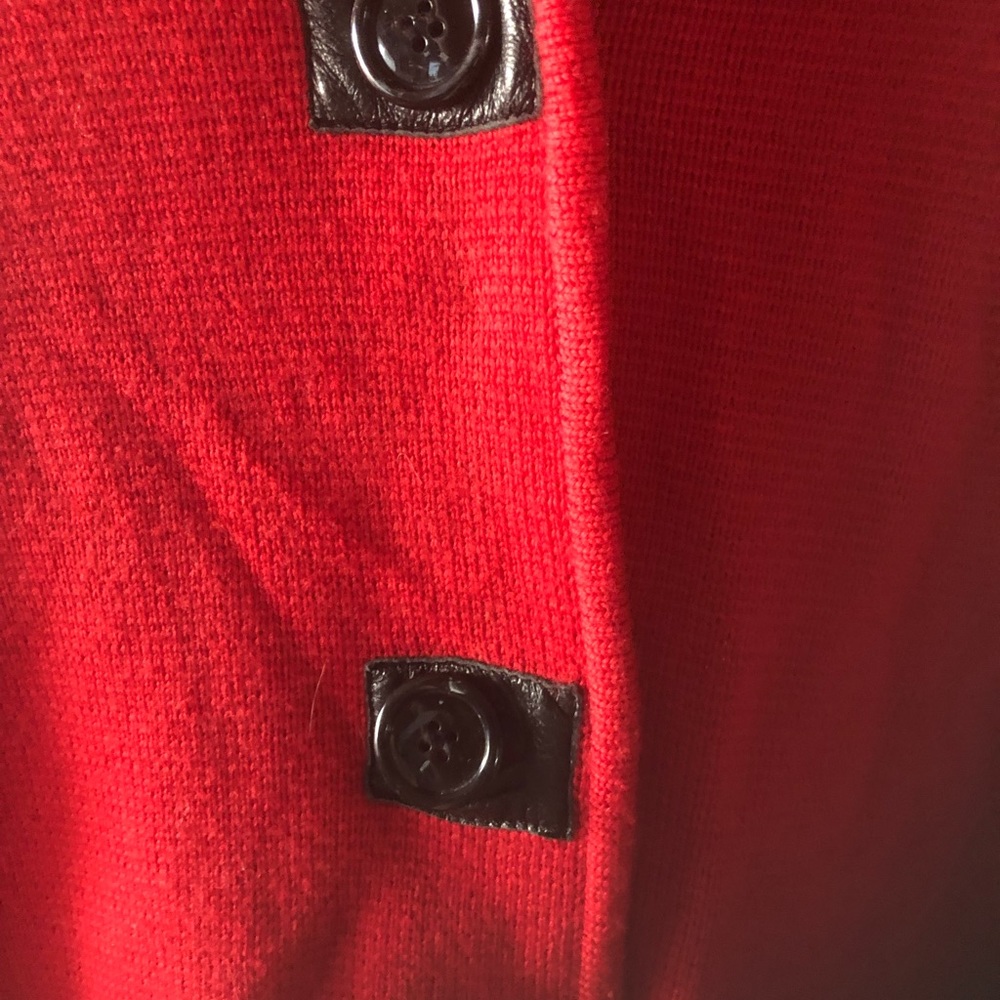 Red beautiful sweater - Picture 3 of 6